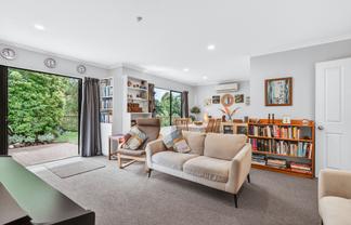 2 Antrim Place, Rangatira Park