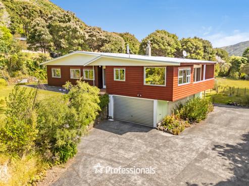 1119 Coast Road, Pencarrow Head