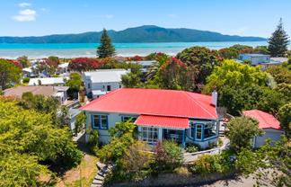 15 Golf Road, Paraparaumu Beach