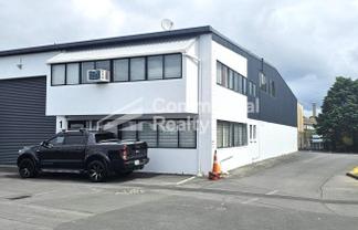 Central Ellerslie Warehouse With Live-In Potential