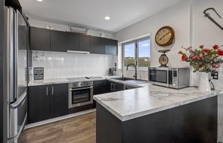 8/208A Lake Terrace, Hilltop
