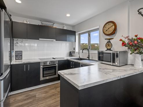 8/208A Lake Terrace, Hilltop