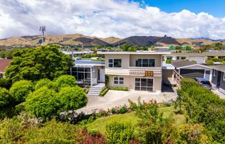 8 Newbourne Crescent, Redwoodtown