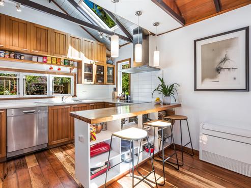21 Ferry Road, Days Bay