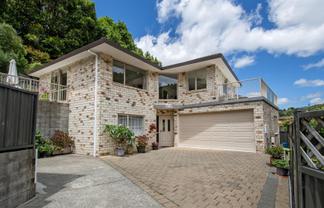  14 Garden Court, Woodhill