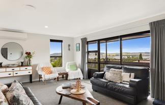 4 Kempton Place, Richmond Heights