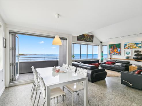 100 Owhiro Bay Parade, Owhiro Bay