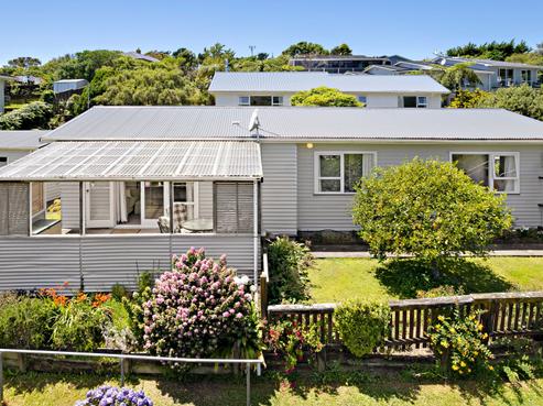 18 Florio Terrace, Tawa