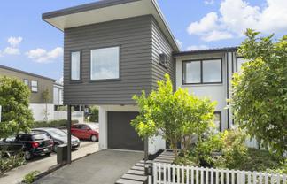 11 Whale Road, Mount Wellington