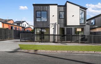 2/122 Leybourne Circle, Glen Innes