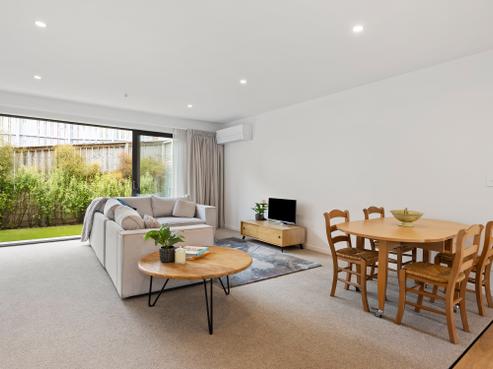 10/50 Friend Street, Karori