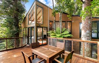 31 York Road, Titirangi