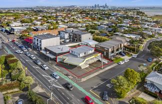 Three in one: retail, workshop and accommodation