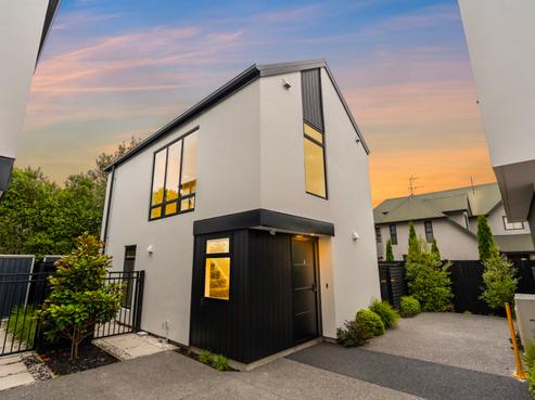2/10 Brockworth Place, Riccarton