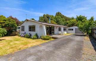 7 Willow Brook, Eltham