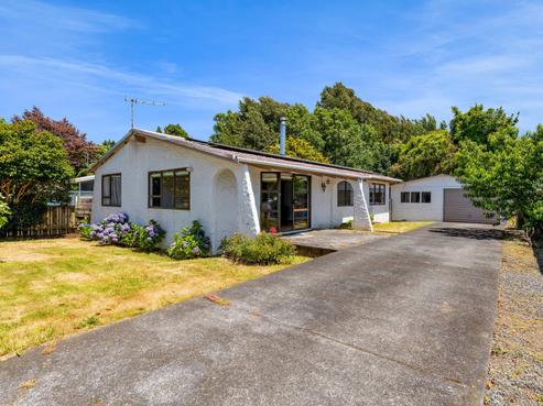 7 Willowbrook, Eltham