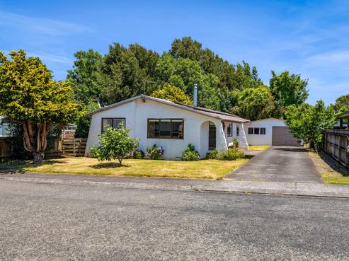 7 Willowbrook, Eltham