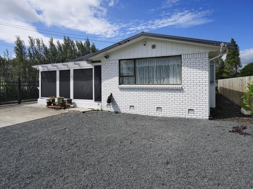 21 Saxbys Road, Deanwell