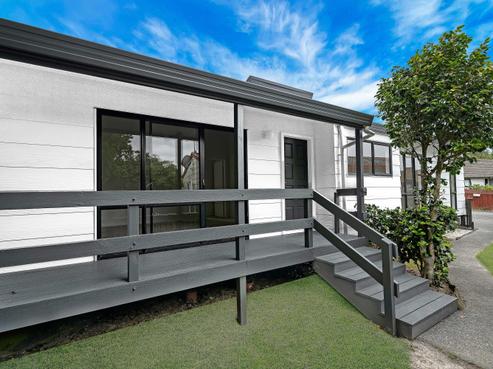 77 Meadowvale Rise, Titirangi