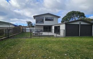 100 Moore Place, Whangamata