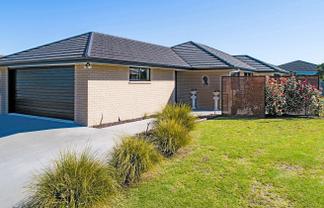 16 Roto View, One Tree Point