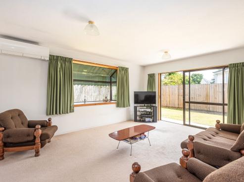 2/61 Caledonian Road, Saint Albans