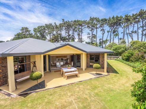 134 Weggery Drive, Waikanae Beach