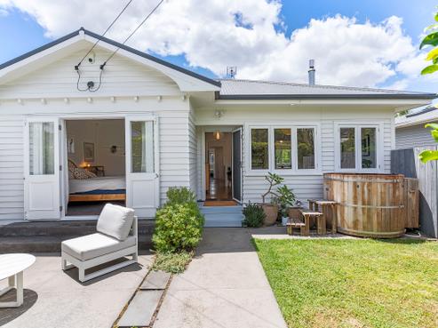 25 Premier Avenue, Point Chevalier