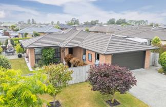 8 Austin Reid Avenue, Carterton