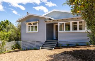 5 Waiata Road, Onetangi