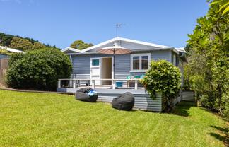 5 Waiata Road, Onetangi