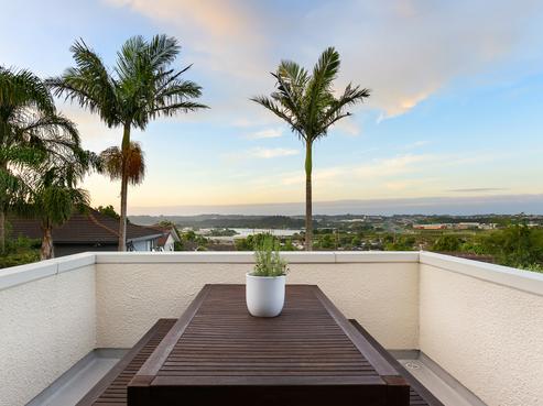1/142 Sunset Road, Unsworth Heights