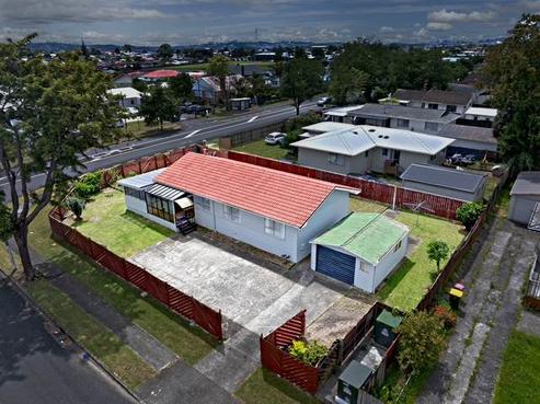 29 Sandrine Avenue, Clover Park