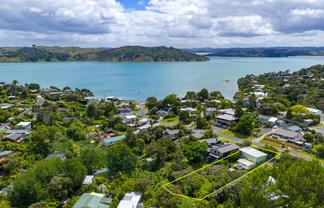 24 Lorenzen Bay Road, Raglan