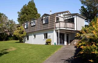 53 Heron Avenue East, Matua