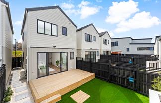 18 Toetoe Street, Westgate
