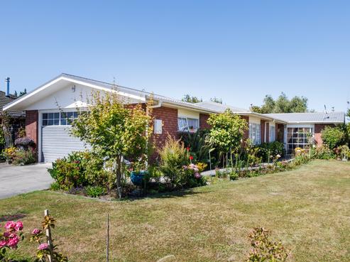 66 Amberley Avenue, Highbury