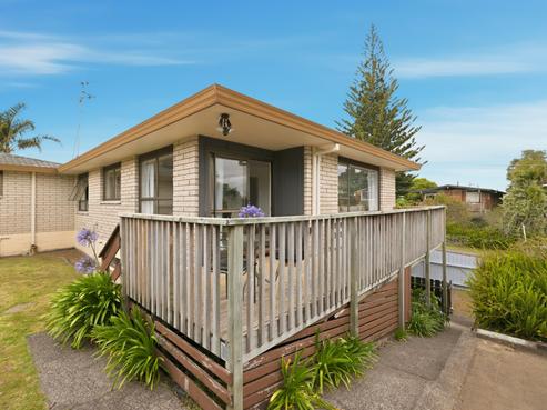 135 Bellevue Road, Brookfield