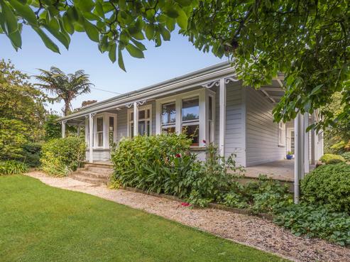 55 Packard Road, Motupipi