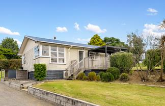 992 Highway 22, Pukekawa