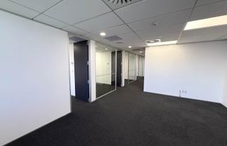 MODERN CITY FRINGE OFFICES
