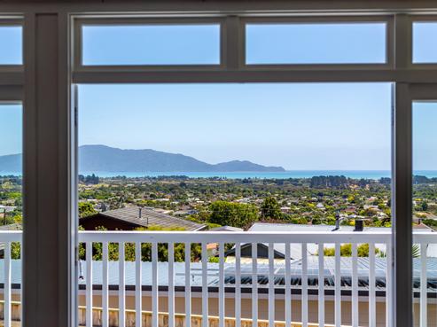 18 Tui Crescent, Waikanae