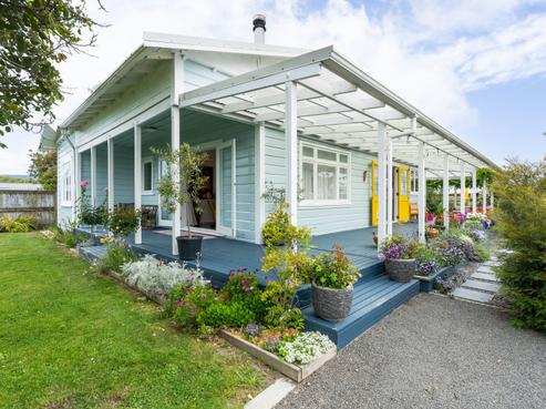 37 Kiharoa Street, Otaki Beach
