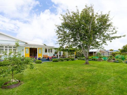 37 Kiharoa Street, Otaki Beach