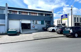 THIS IS A CRACKER JACK!