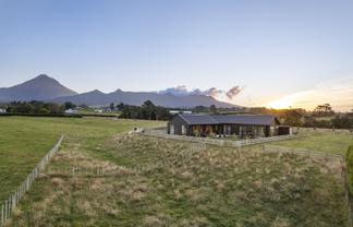 589 Kent Road, Korito