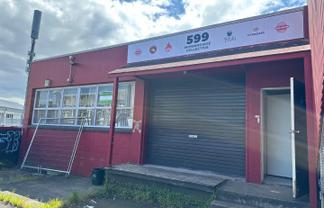 Rare standalone in Kingsland