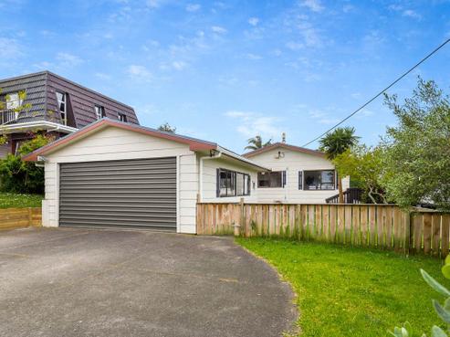 116 Whangaparaoa Road, Red Beach