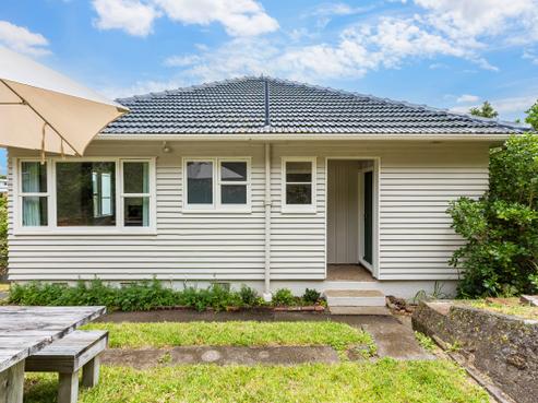 18 Elphinstone Avenue, Strathmore Park