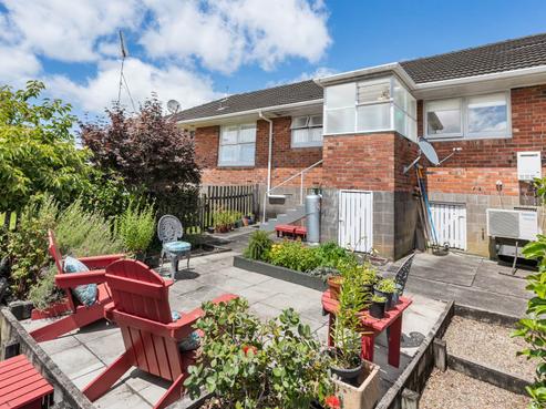 2/10 Liston Street, Northcote